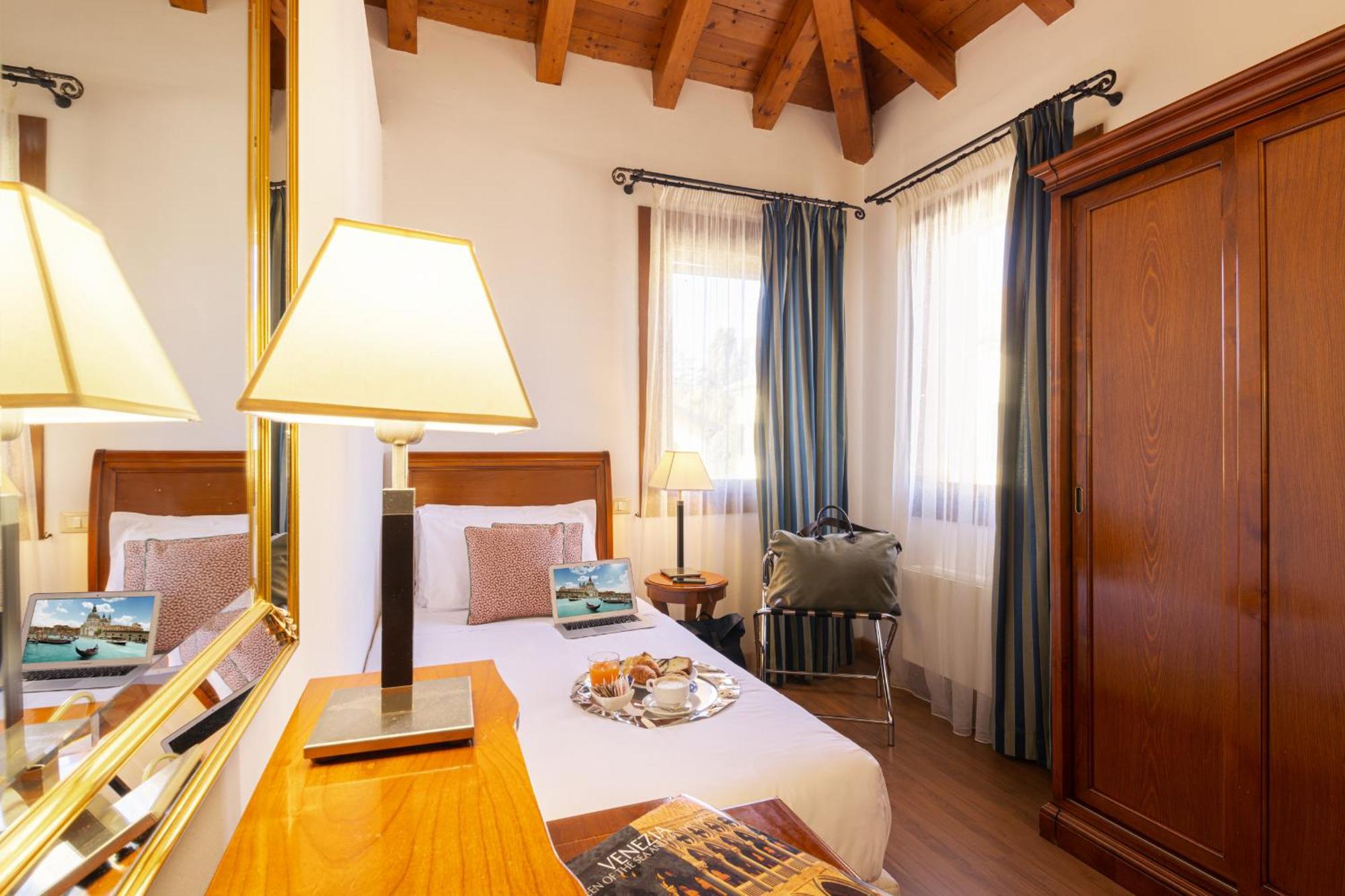 Hotel Venice Resort Airport Tessera Kültér fotó